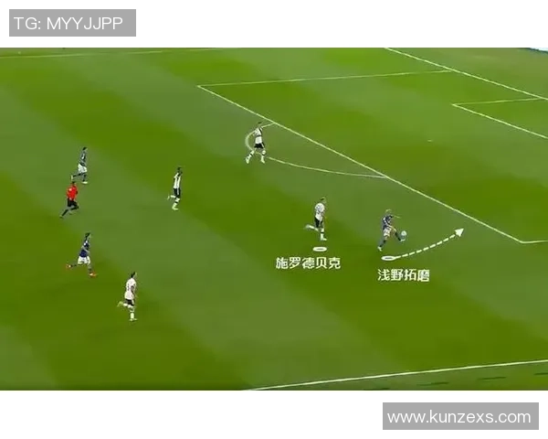 足球明星如何在单人防守中展现个人技术与战术智慧的完美结合