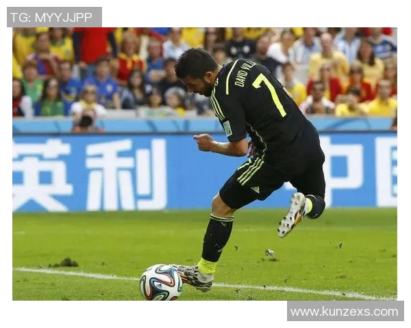 足球明星后卫的精彩瞬间展现他们在赛场上的英勇与风采 足球明星后卫的精彩瞬间展现他们在赛场上的英勇与风采