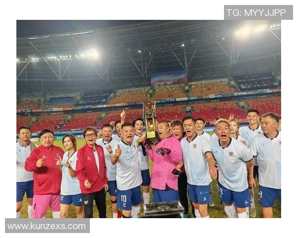 成都足球队的默契配合揭秘:如何在赛场上实现完美协作 成都足球队的默契配合揭秘:如何在赛场上实现完美协作