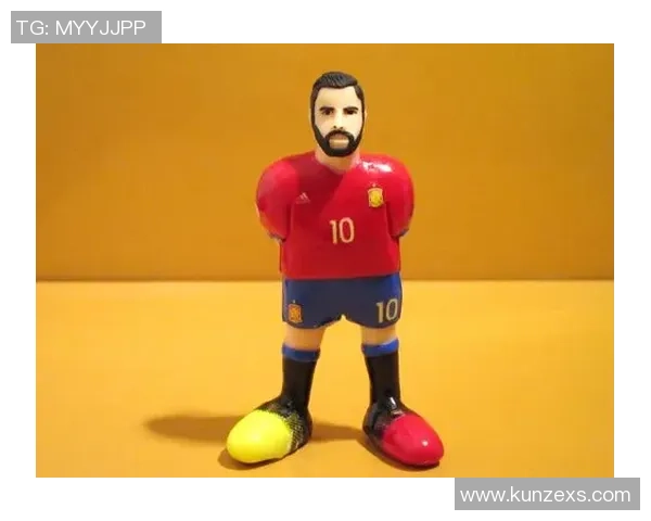 足球明星公仔手办图片欣赏领略球场传奇人物的魅力与风采